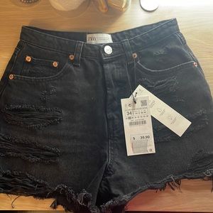 black zara jean shorts